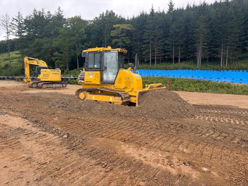 道路土工 路体盛土工（ＩＣＴ）路体盛土敷均し状況