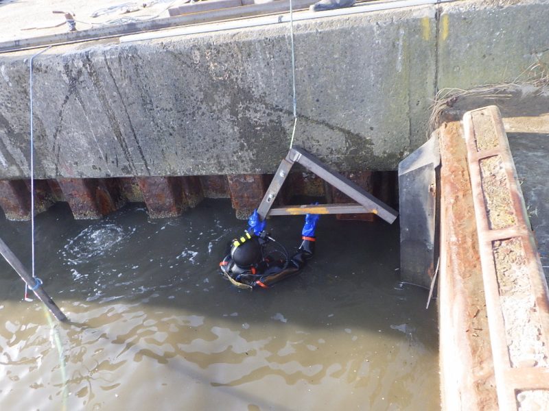 水中コンクリート型枠準備作業